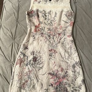 NWT. Size 2 beautiful Ellie Tahari floral pattern dress with lace details